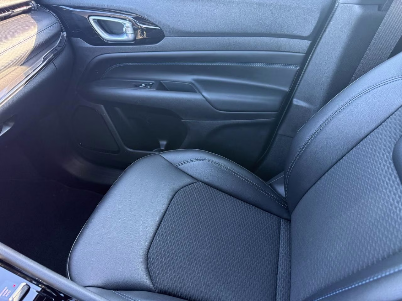 2026 Silver Zynith Metallic Clearcoat Jeep Compass Latitude 4X4 SUV