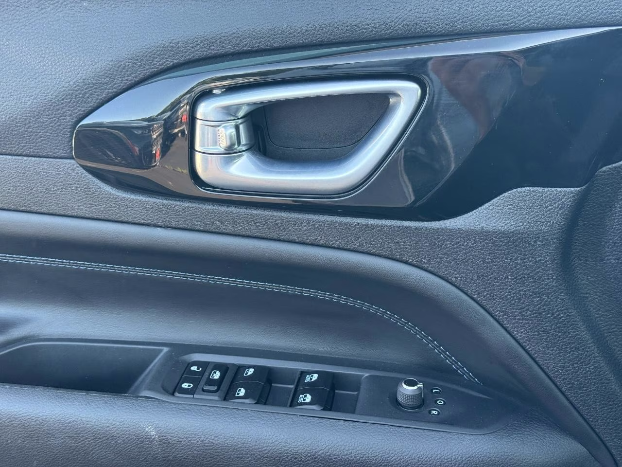 2026 Silver Zynith Metallic Clearcoat Jeep Compass Latitude 4X4 SUV