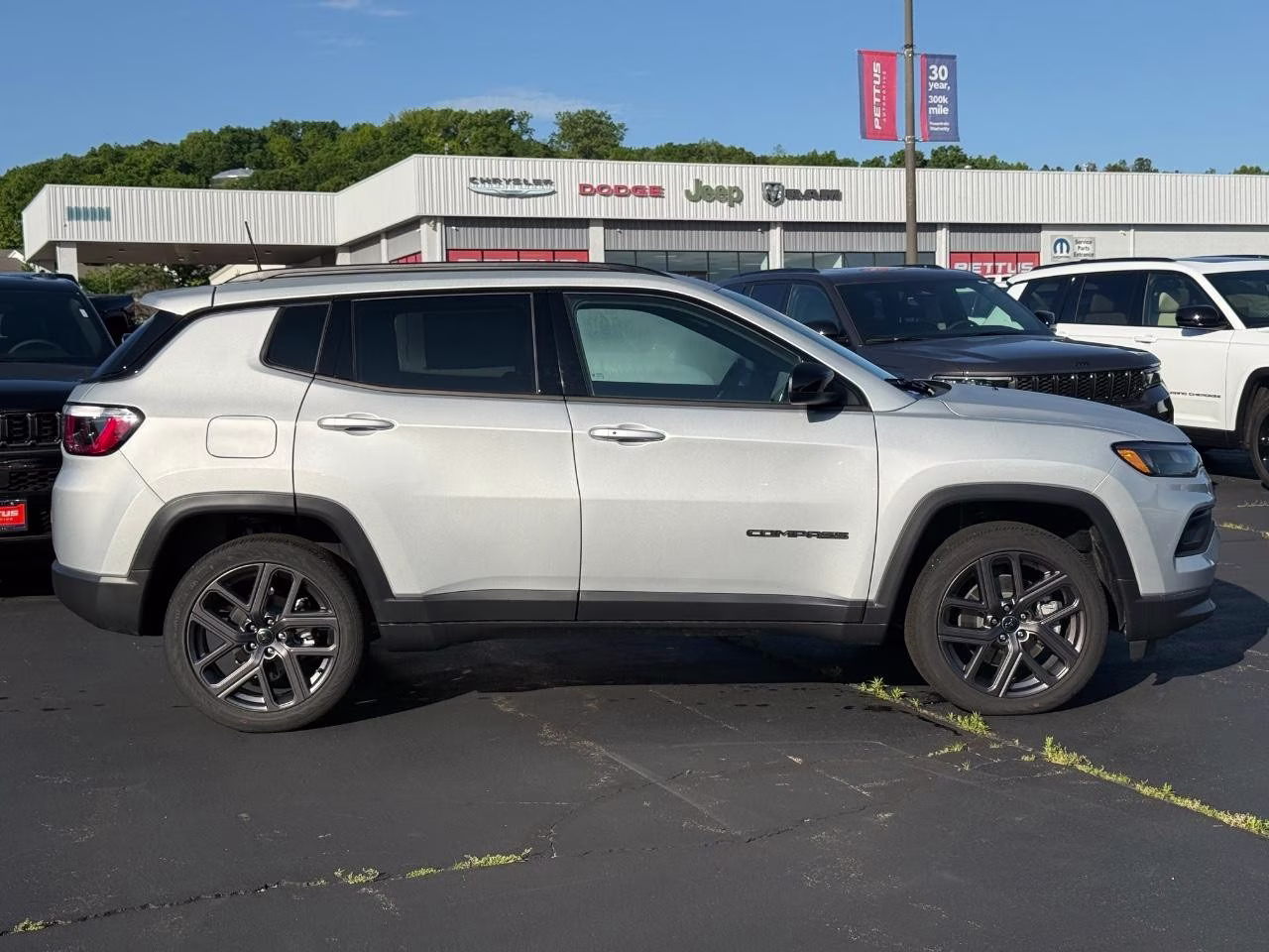 2026 Silver Zynith Metallic Clearcoat Jeep Compass Latitude 4X4 SUV