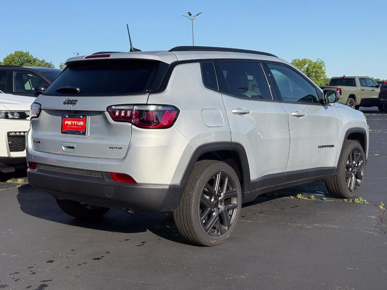 2026 Silver Zynith Metallic Clearcoat Jeep Compass Latitude 4X4 SUV