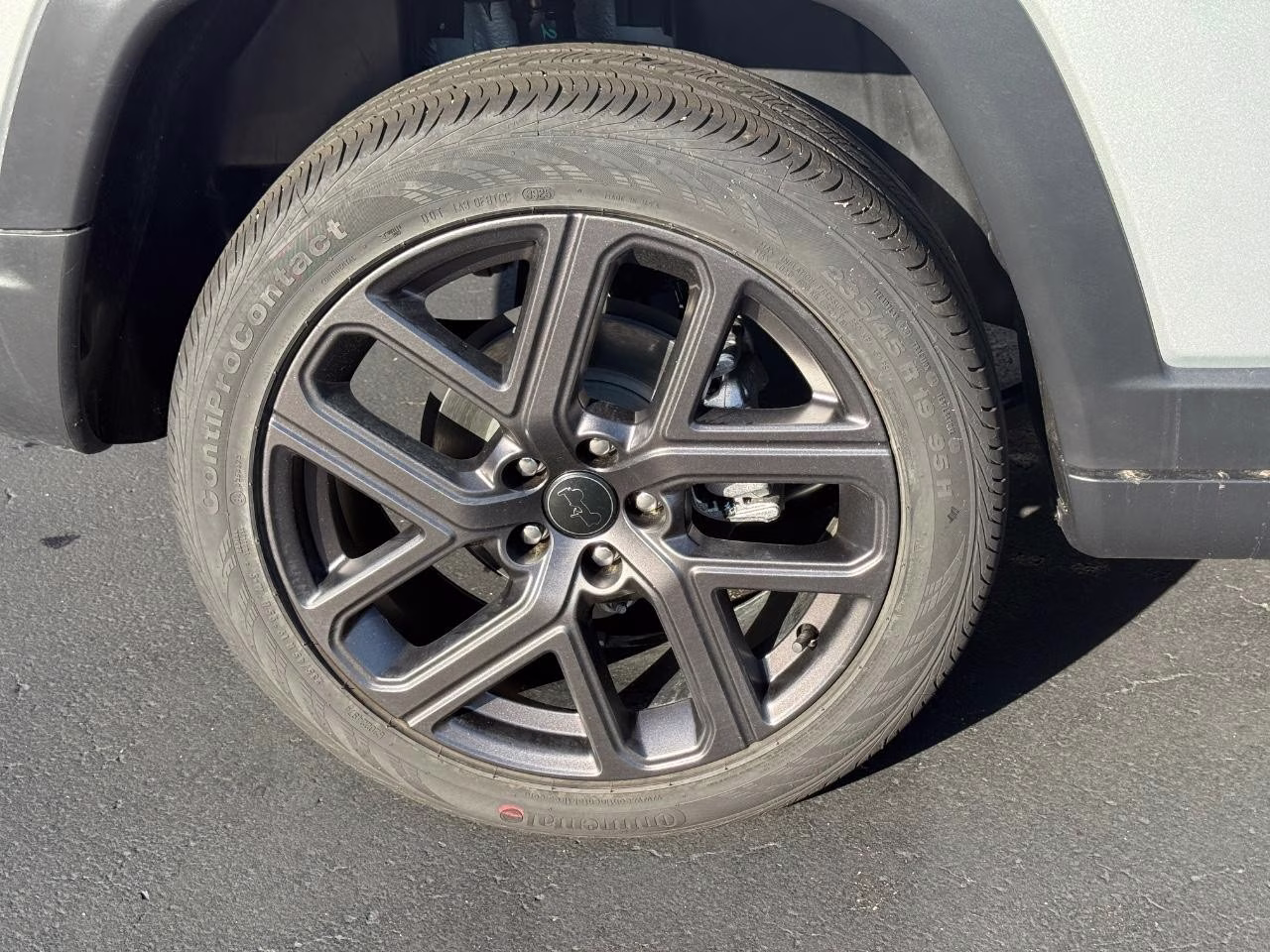 2026 Silver Zynith Metallic Clearcoat Jeep Compass Latitude 4X4 SUV