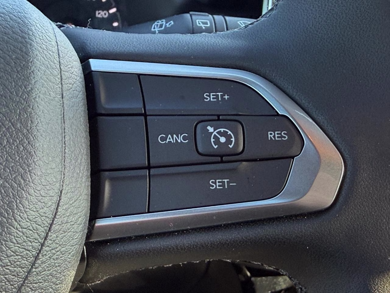 2026 Silver Zynith Metallic Clearcoat Jeep Compass Latitude 4X4 SUV