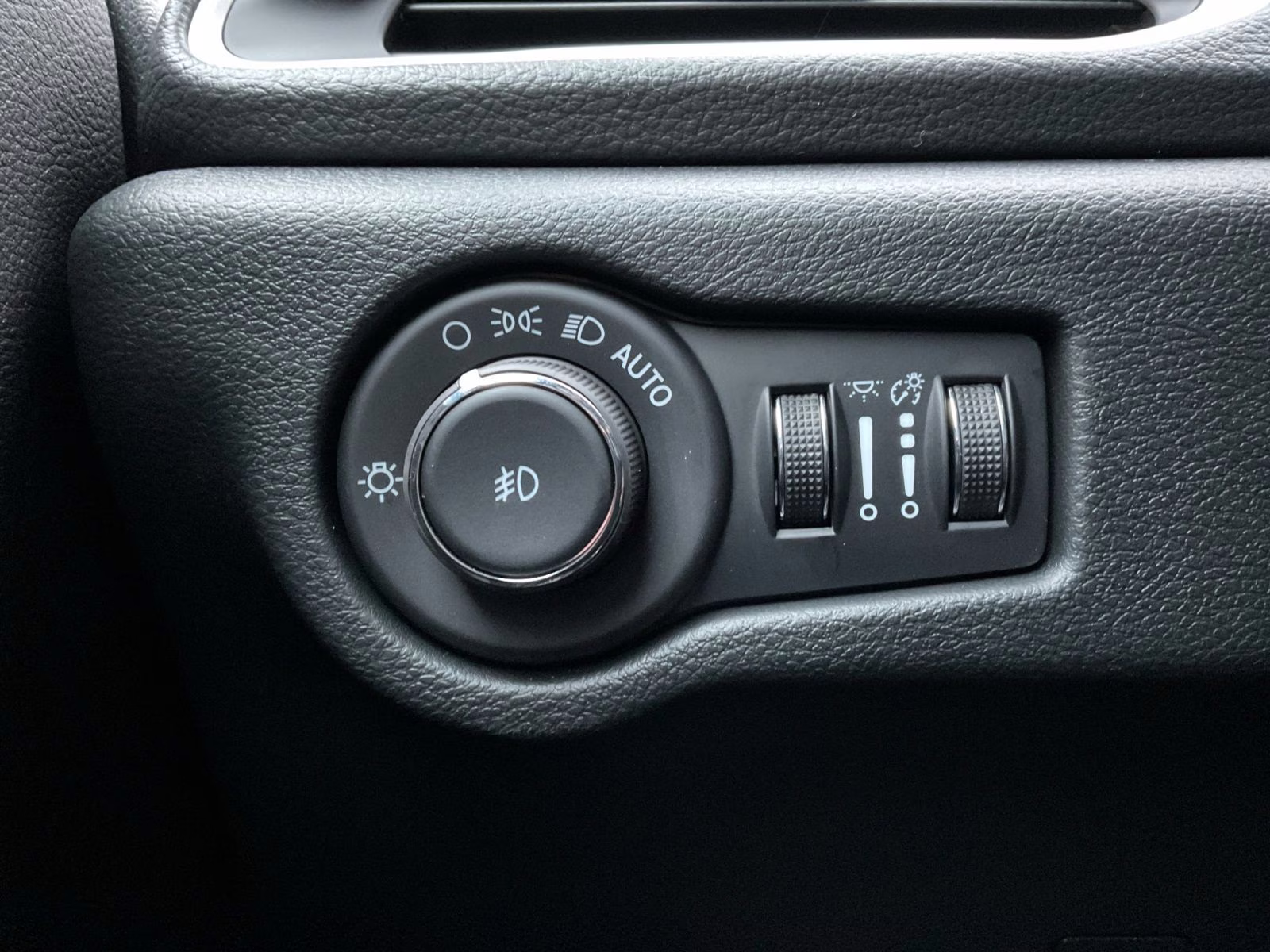 2026 Bright White Clearcoat Chrysler Pacifica Select AWD Van