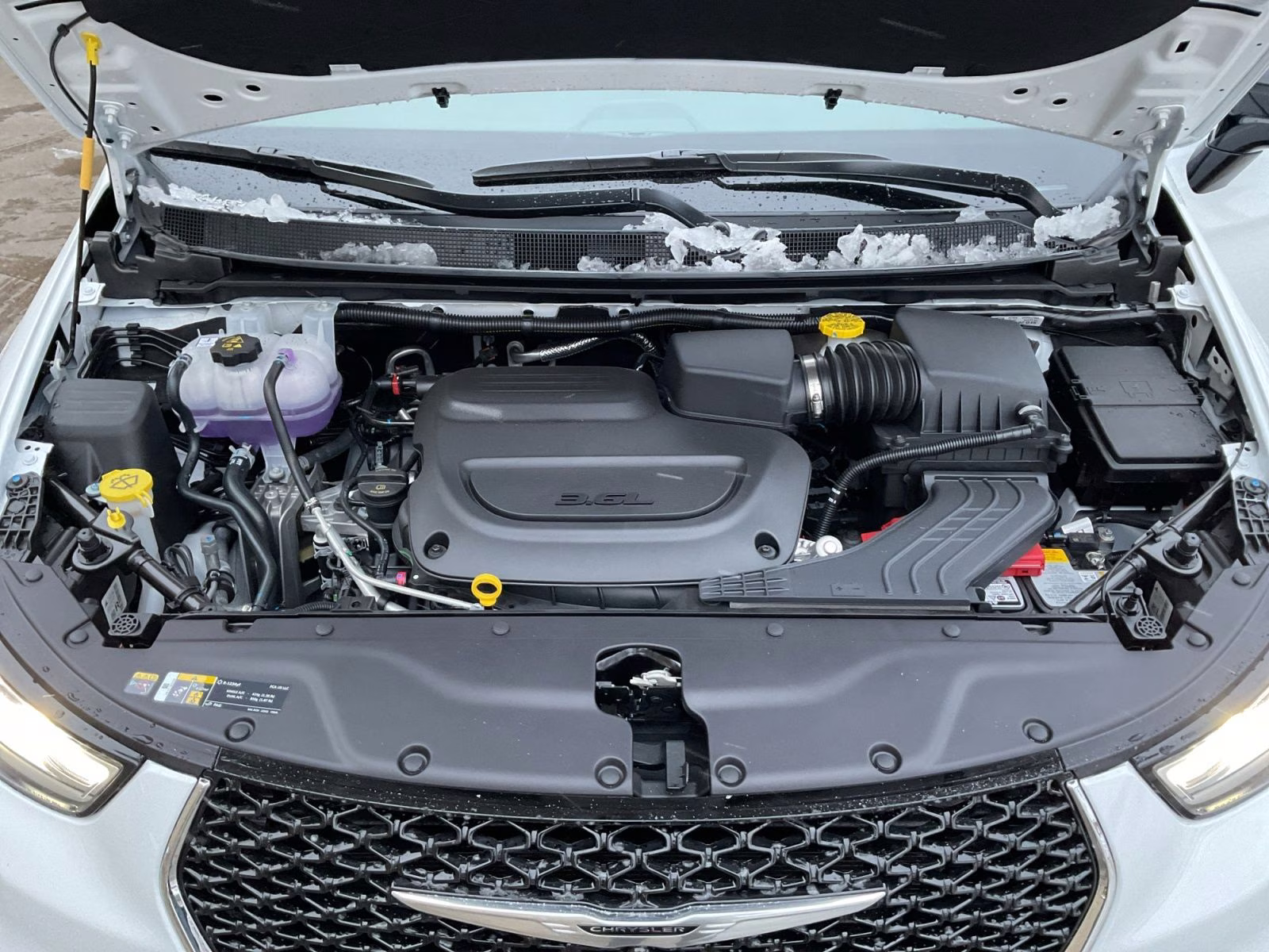 2026 Bright White Clearcoat Chrysler Pacifica Select AWD Van