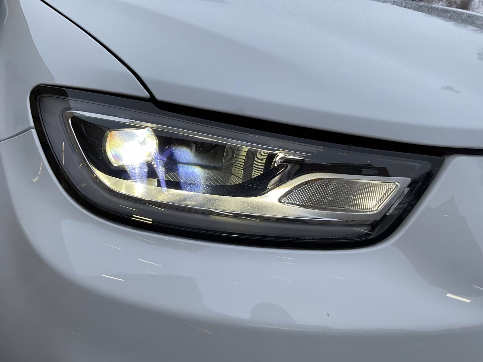 2026 Bright White Clearcoat Chrysler Pacifica Select AWD Van