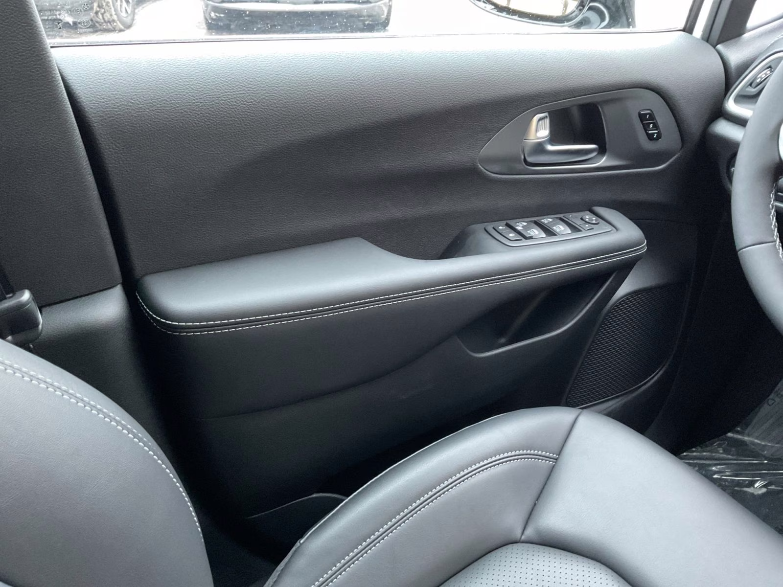 2026 Bright White Clearcoat Chrysler Pacifica Select AWD Van