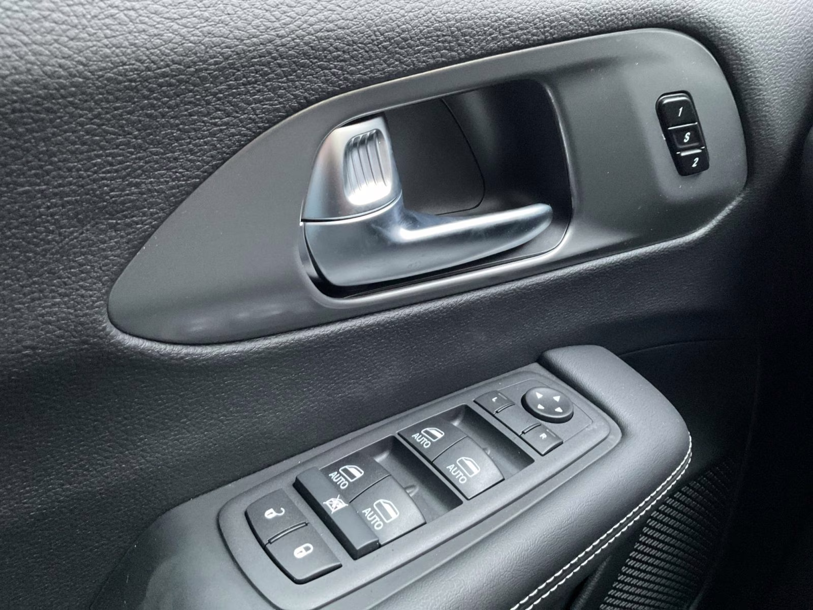 2026 Bright White Clearcoat Chrysler Pacifica Select AWD Van