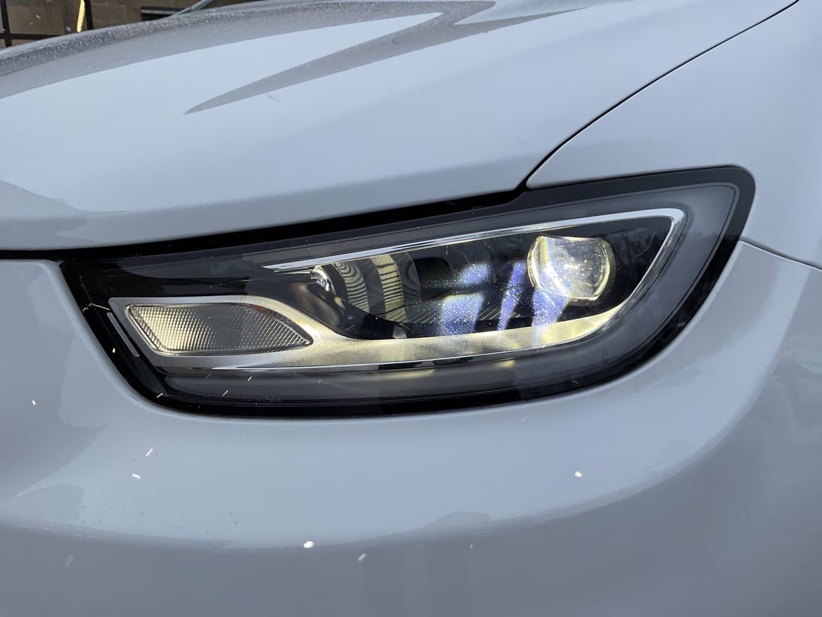 2026 Bright White Clearcoat Chrysler Pacifica Select AWD Van