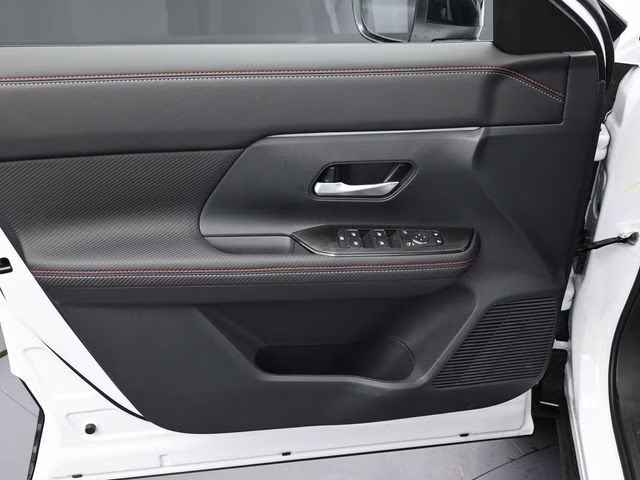 2026 Aspen White Tricoat Nissan Kicks SR FWD SUV