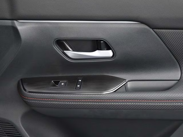 2026 Aspen White Tricoat Nissan Kicks SR FWD SUV