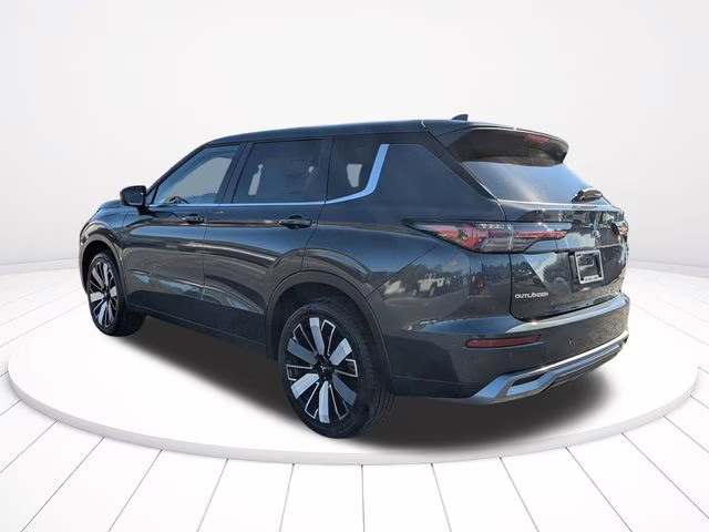2026 Graphite Gray Mitsubishi Outlander SE FWD SUV