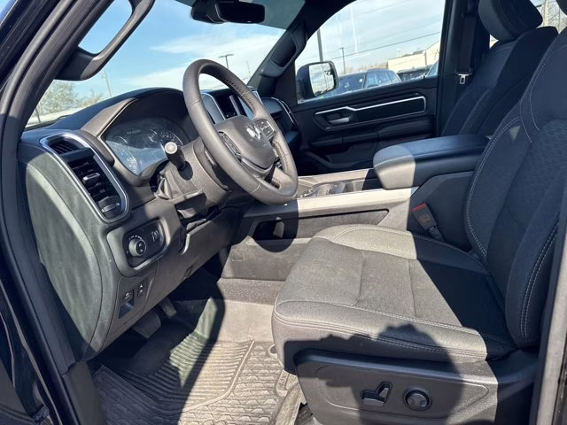 2025 Diamond Black Crystal Pearlcoat Ram 1500 Big Horn 4X4 Truck