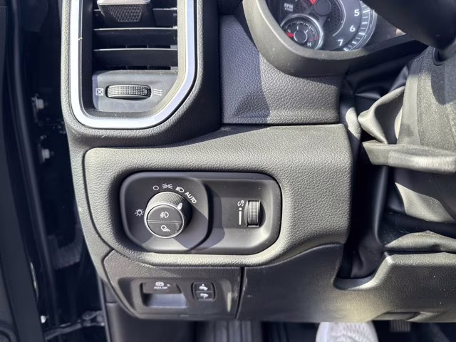 2025 Diamond Black Crystal Pearlcoat Ram 1500 Big Horn 4X4 Truck