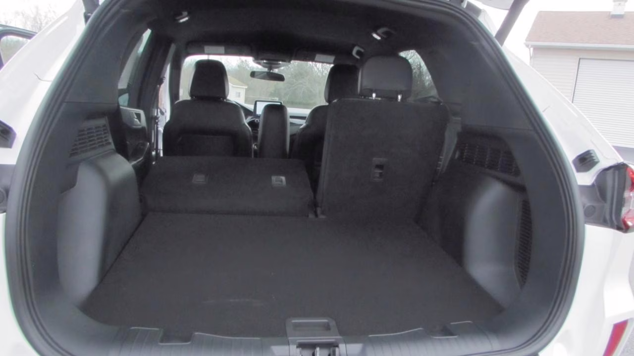 2026 Star White Metallic Tri-Coat Ford Escape ST-Line AWD SUV