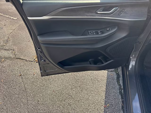 2025 Baltic Gray Metallic Clearcoat Jeep Grand Cherokee L Limited 4X4 SUV