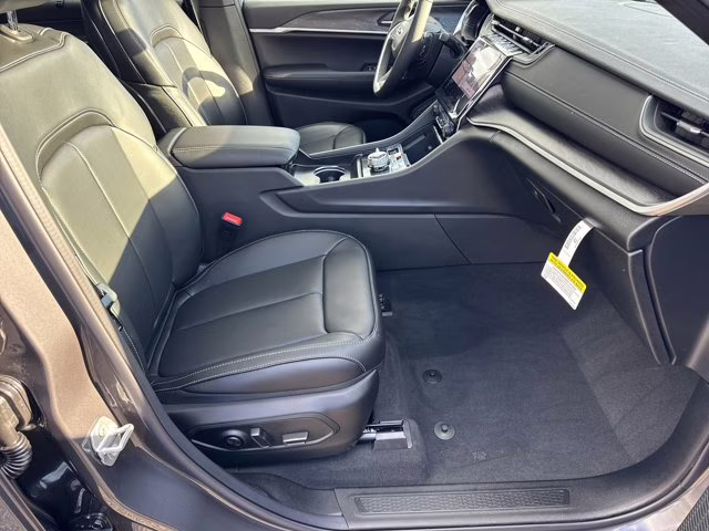 2025 Baltic Gray Metallic Clearcoat Jeep Grand Cherokee L Limited 4X4 SUV