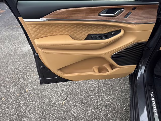 2025 Baltic Gray Metallic Clearcoat Jeep Grand Cherokee L Summit Reserve 4X4 SUV