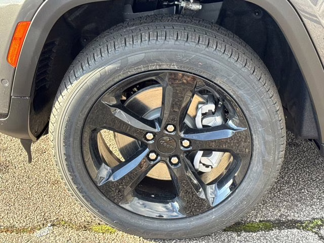 2025 Baltic Gray Metallic Clearcoat Jeep Grand Cherokee L Limited 4X4 SUV