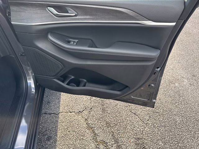 2025 Baltic Gray Metallic Clearcoat Jeep Grand Cherokee L Limited 4X4 SUV