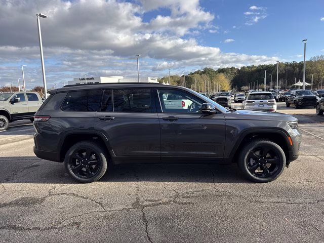 2025 Baltic Gray Metallic Clearcoat Jeep Grand Cherokee L Limited 4X4 SUV