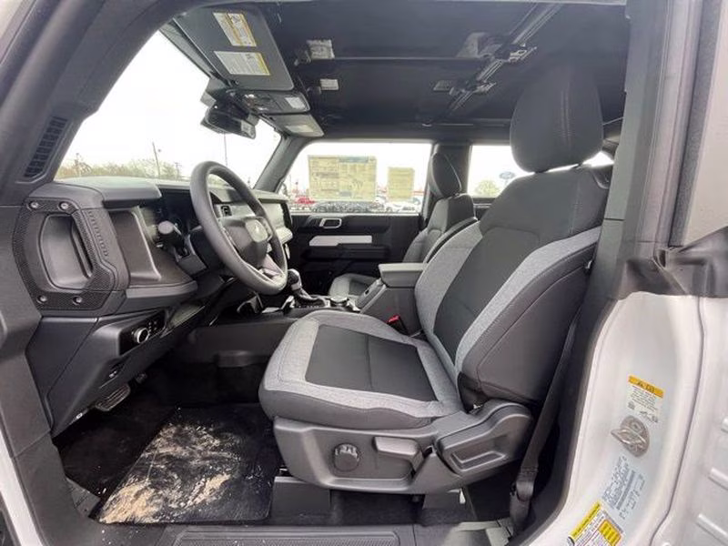 2025 Oxford White Ford Bronco Base 4X4 SUV