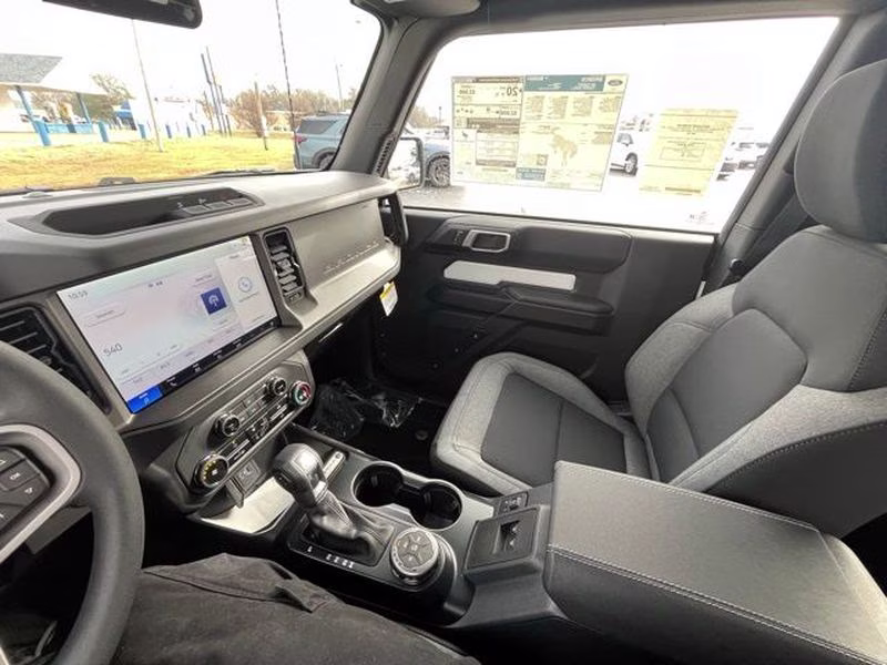2025 Oxford White Ford Bronco Base 4X4 SUV