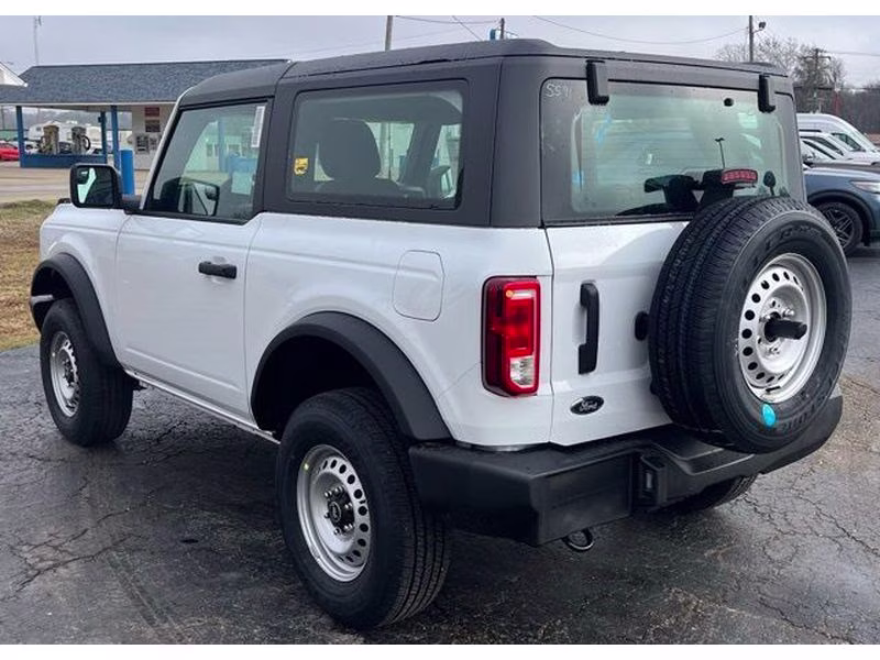 2025 Oxford White Ford Bronco Base 4X4 SUV