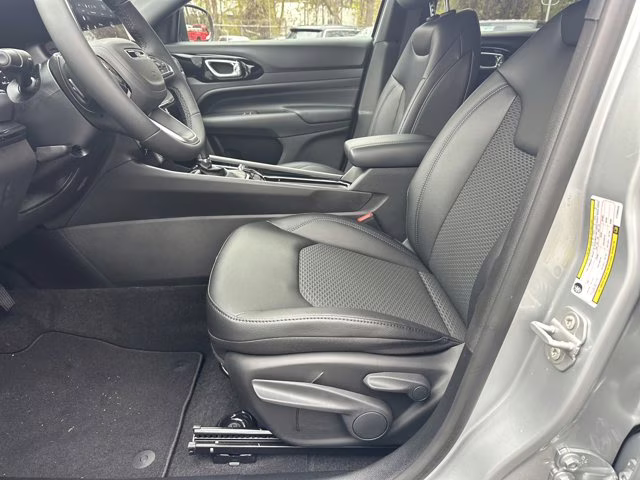 2026 Silver Zynith Metallic Clearcoat Jeep Compass Latitude Altitude 4X4 SUV