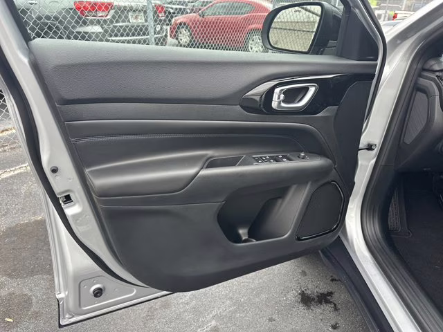 2026 Silver Zynith Metallic Clearcoat Jeep Compass Latitude Altitude 4X4 SUV