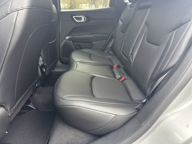 2026 Silver Zynith Metallic Clearcoat Jeep Compass Latitude Altitude 4X4 SUV