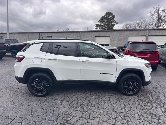 2026 Bright White Clearcoat Jeep Compass Latitude Altitude 4X4 SUV