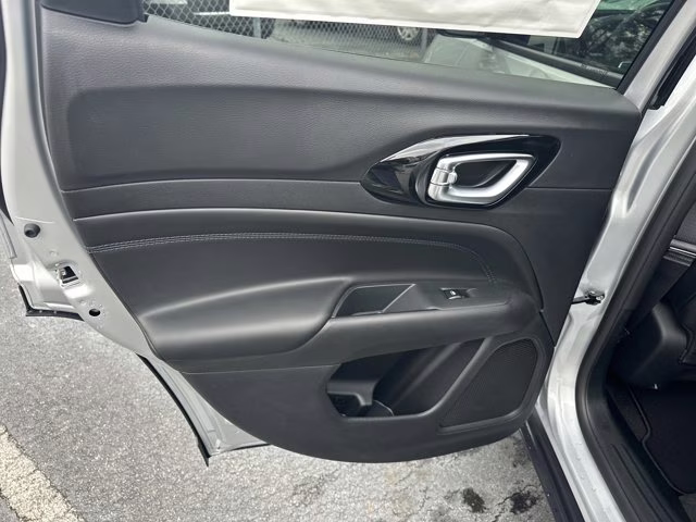 2026 Silver Zynith Metallic Clearcoat Jeep Compass Latitude Altitude 4X4 SUV