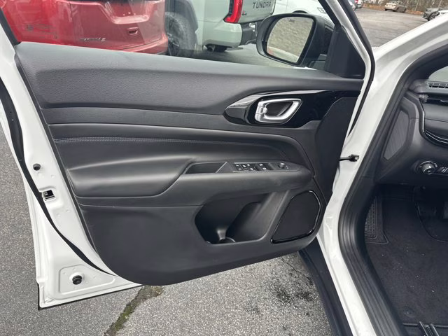 2026 Bright White Clearcoat Jeep Compass Latitude Altitude 4X4 SUV