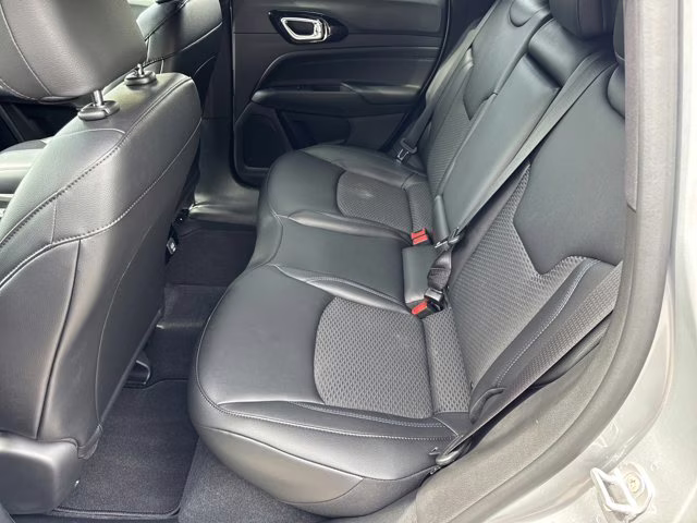 2026 Silver Zynith Metallic Clearcoat Jeep Compass Latitude Altitude 4X4 SUV
