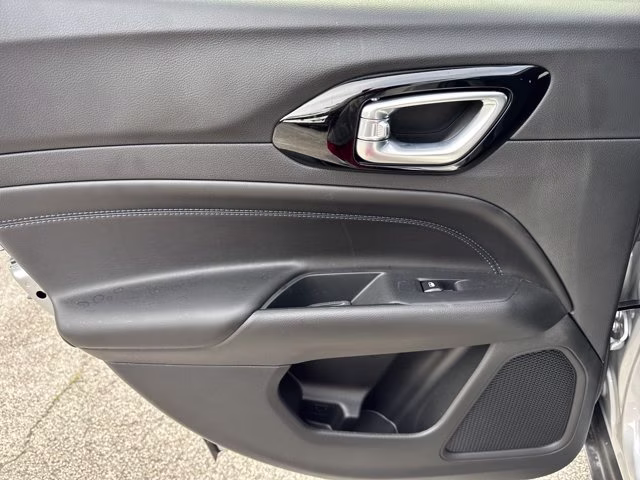 2026 Silver Zynith Metallic Clearcoat Jeep Compass Latitude Altitude 4X4 SUV