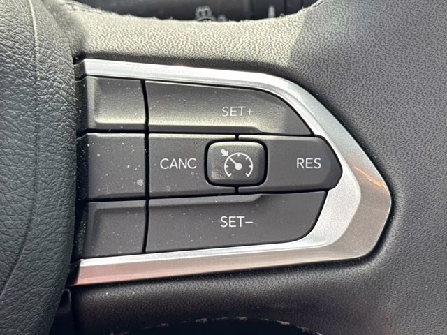 2026 Silver Zynith Metallic Clearcoat Jeep Compass Latitude Altitude 4X4 SUV