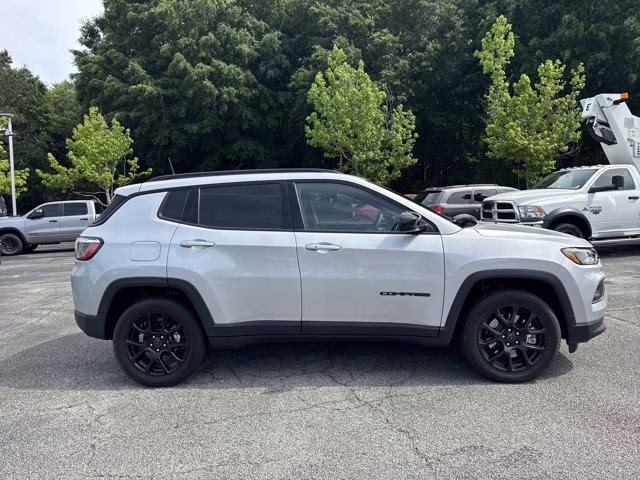 2026 Silver Zynith Metallic Clearcoat Jeep Compass Latitude Altitude 4X4 SUV