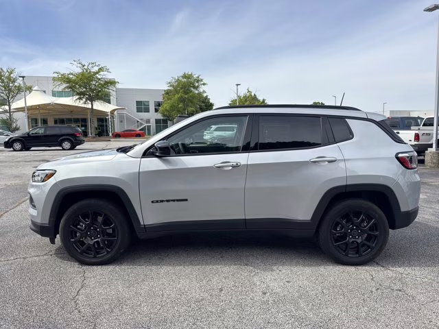 2026 Silver Zynith Metallic Clearcoat Jeep Compass Latitude Altitude 4X4 SUV
