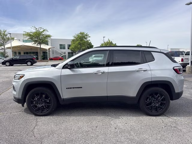 2026 Silver Zynith Metallic Clearcoat Jeep Compass Latitude Altitude 4X4 SUV