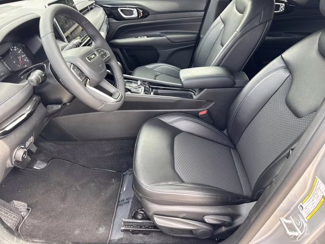 2026 Silver Zynith Metallic Clearcoat Jeep Compass Latitude Altitude 4X4 SUV