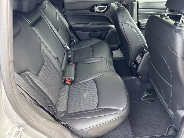 2026 Silver Zynith Metallic Clearcoat Jeep Compass Latitude Altitude 4X4 SUV