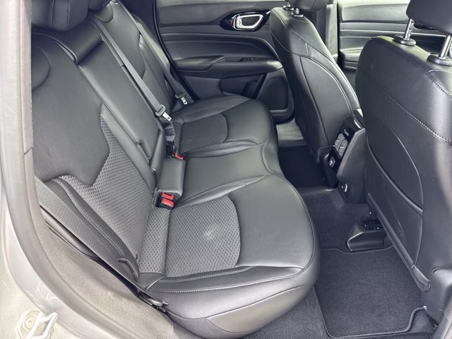 2026 Silver Zynith Metallic Clearcoat Jeep Compass Latitude Altitude 4X4 SUV