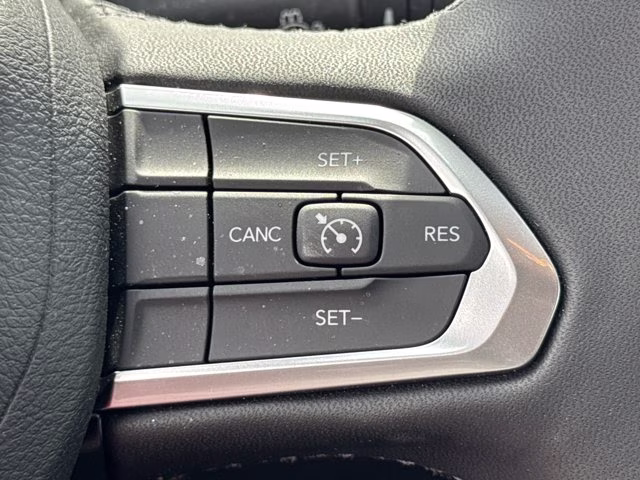 2026 Silver Zynith Metallic Clearcoat Jeep Compass Latitude Altitude 4X4 SUV