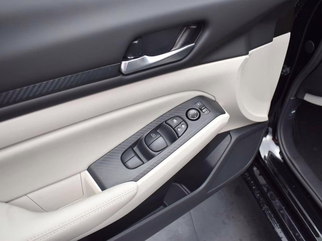 2025 Super Black Clearcoat Nissan Altima 2.5 SV FWD Sedan