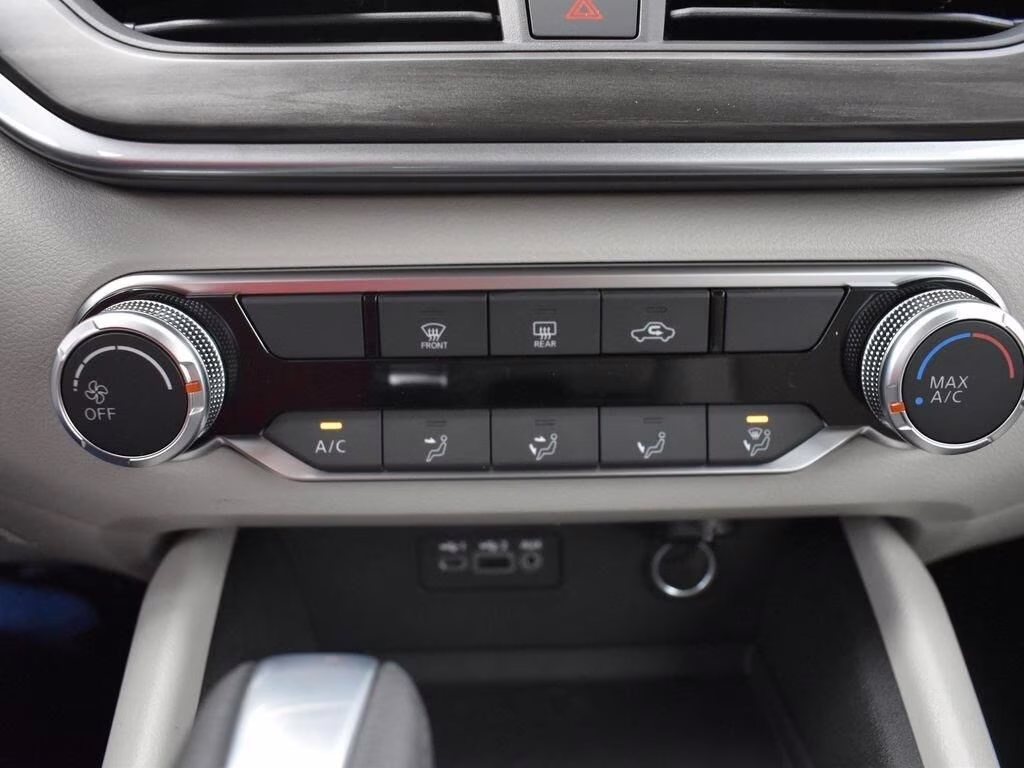 2025 Super Black Clearcoat Nissan Altima 2.5 SV FWD Sedan