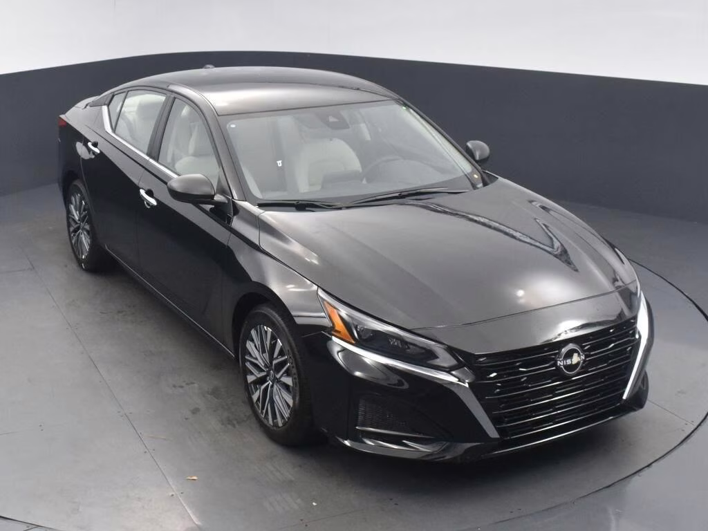 2025 Super Black Clearcoat Nissan Altima 2.5 SV FWD Sedan