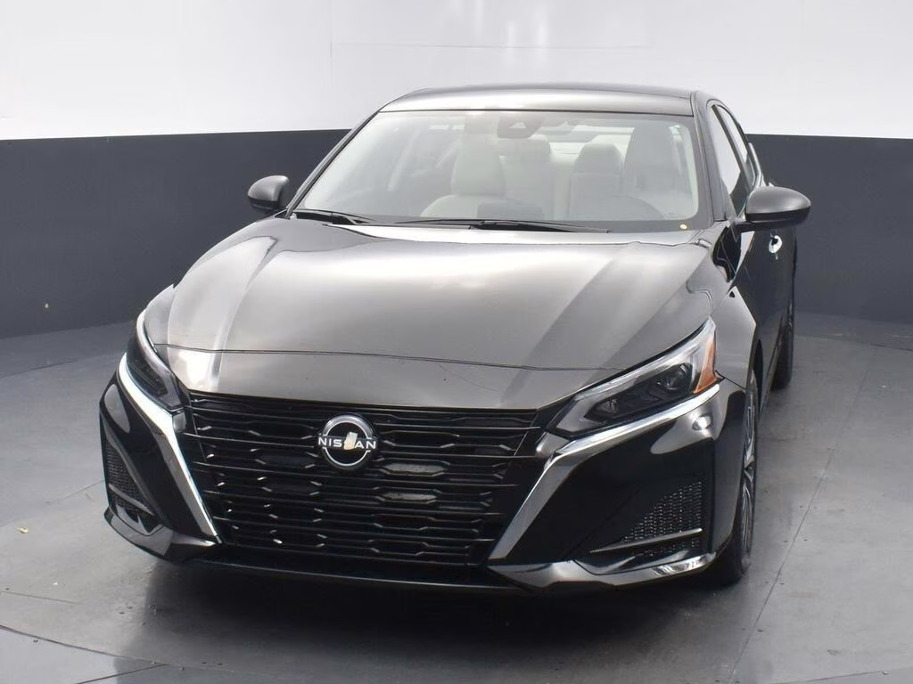 2025 Super Black Clearcoat Nissan Altima 2.5 SV FWD Sedan