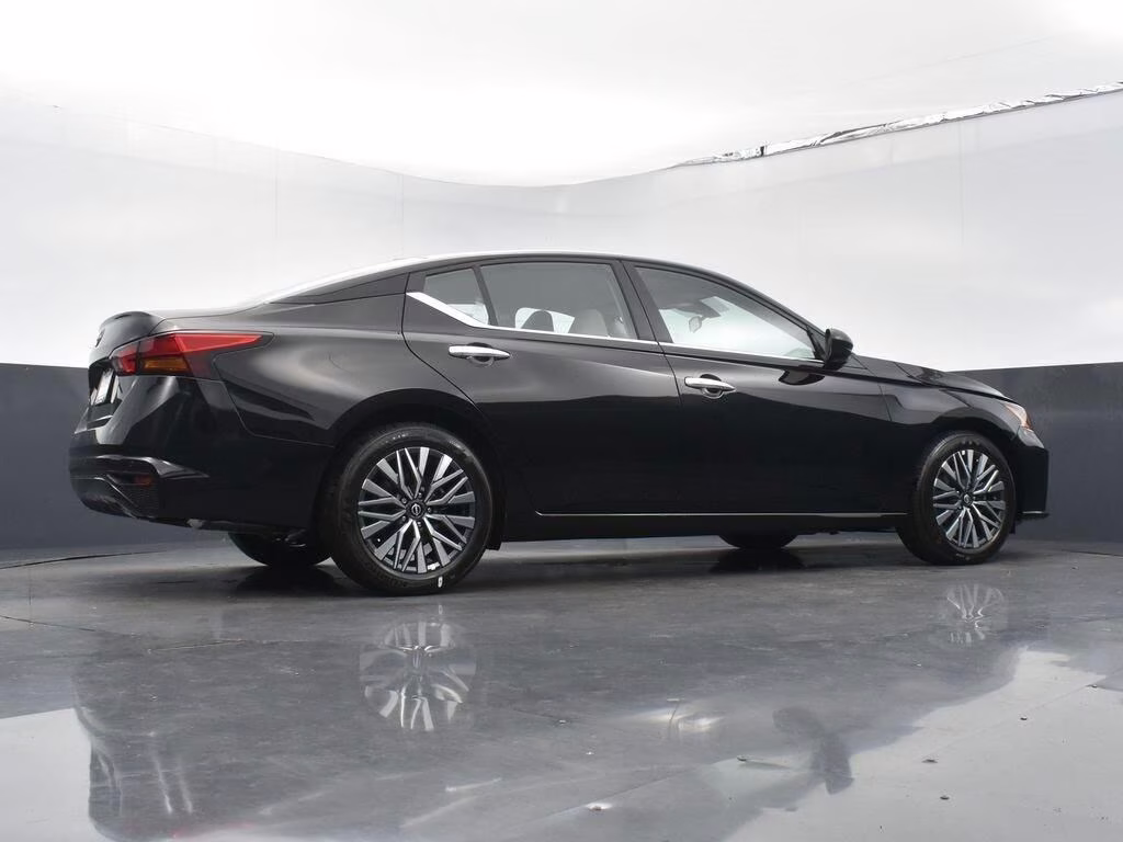2025 Super Black Clearcoat Nissan Altima 2.5 SV FWD Sedan