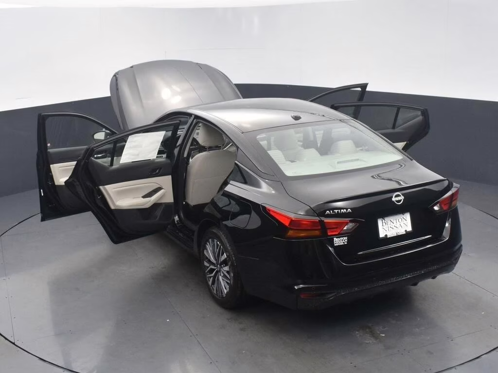 2025 Super Black Clearcoat Nissan Altima 2.5 SV FWD Sedan