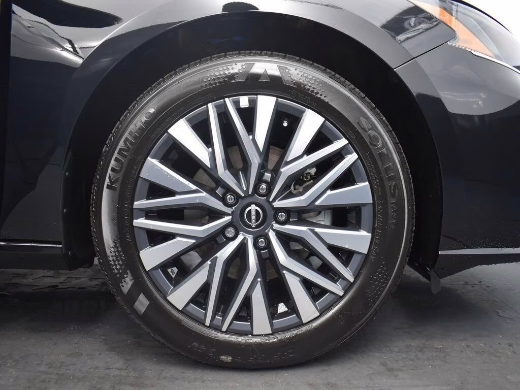 2025 Super Black Clearcoat Nissan Altima 2.5 SV FWD Sedan